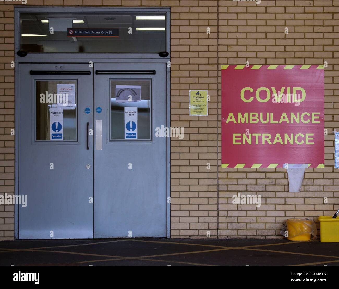 La entrada de ambulancia de COVID en el Hospital Frimley Park en Surrey. Fecha del cuadro: 22/5/2020. Foto de stock