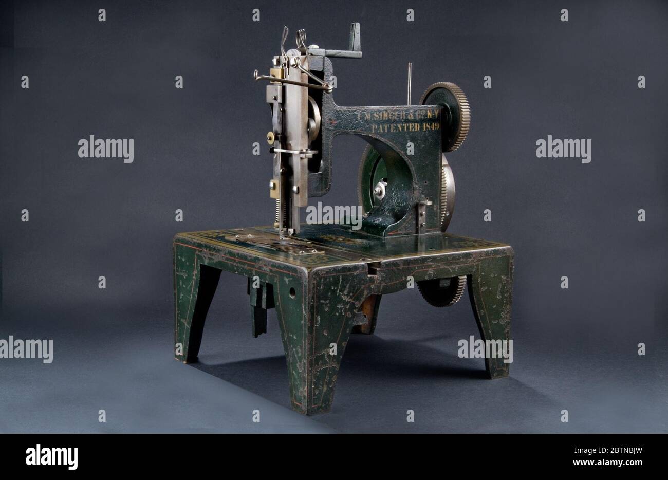 Máquina de coser Modelo de patente Isaac Singer 1855. Actualmente no está a  la vista Fotografía de stock - Alamy