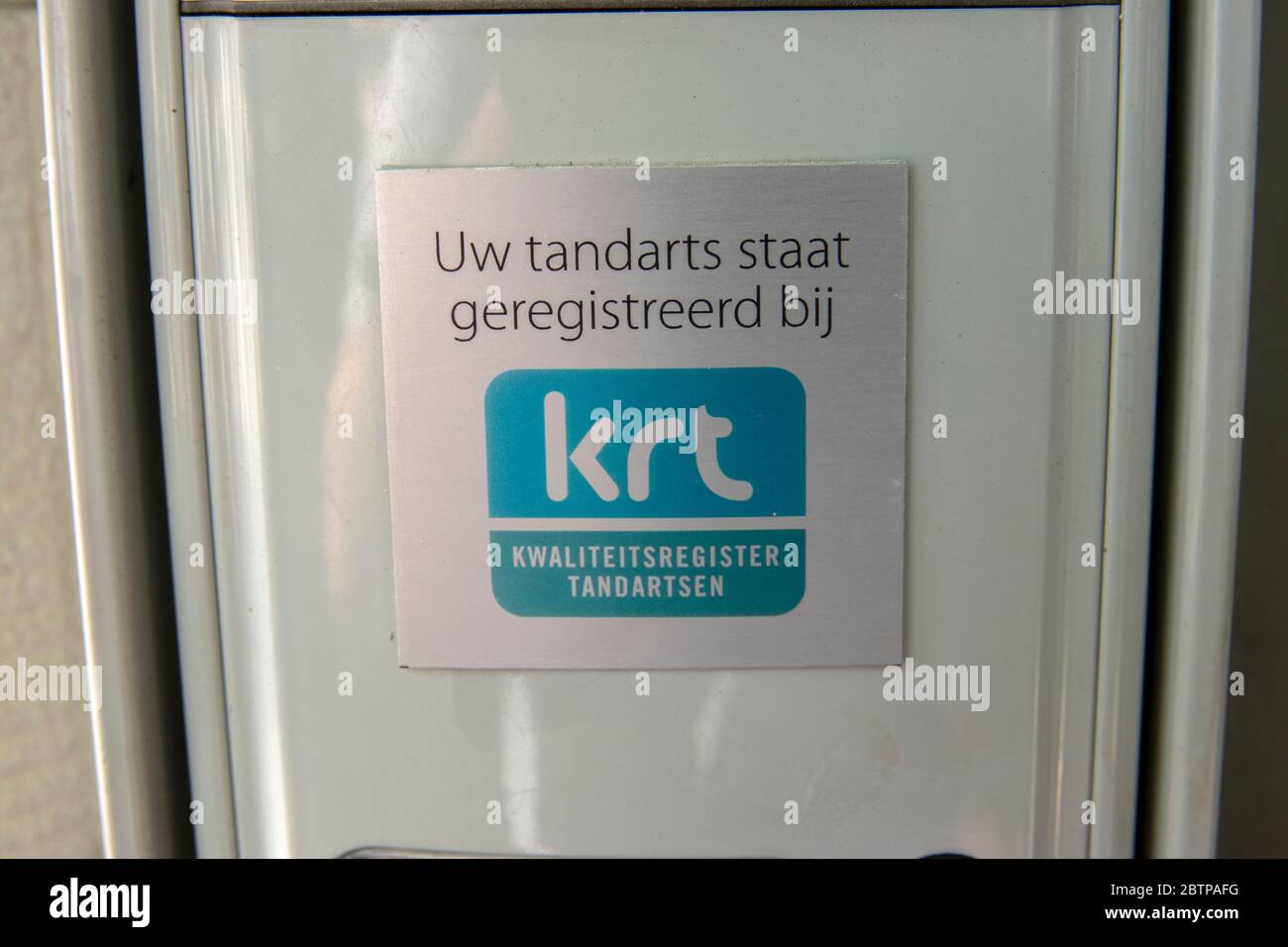 Firma de la Odontología KRT en Amsterdam Holanda 19 de mayo de 2020 Foto de stock