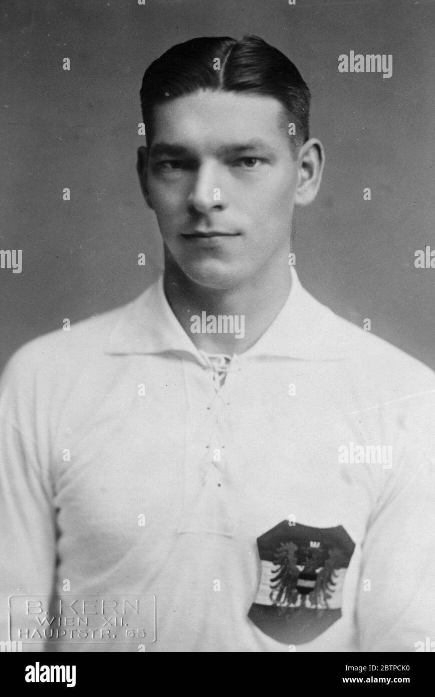 Futbolistas austriacos . Walter Nausch ( Fussball Club Austria ) , de 25 años, izquierda fullback . 8 de diciembre de 1932 Foto de stock