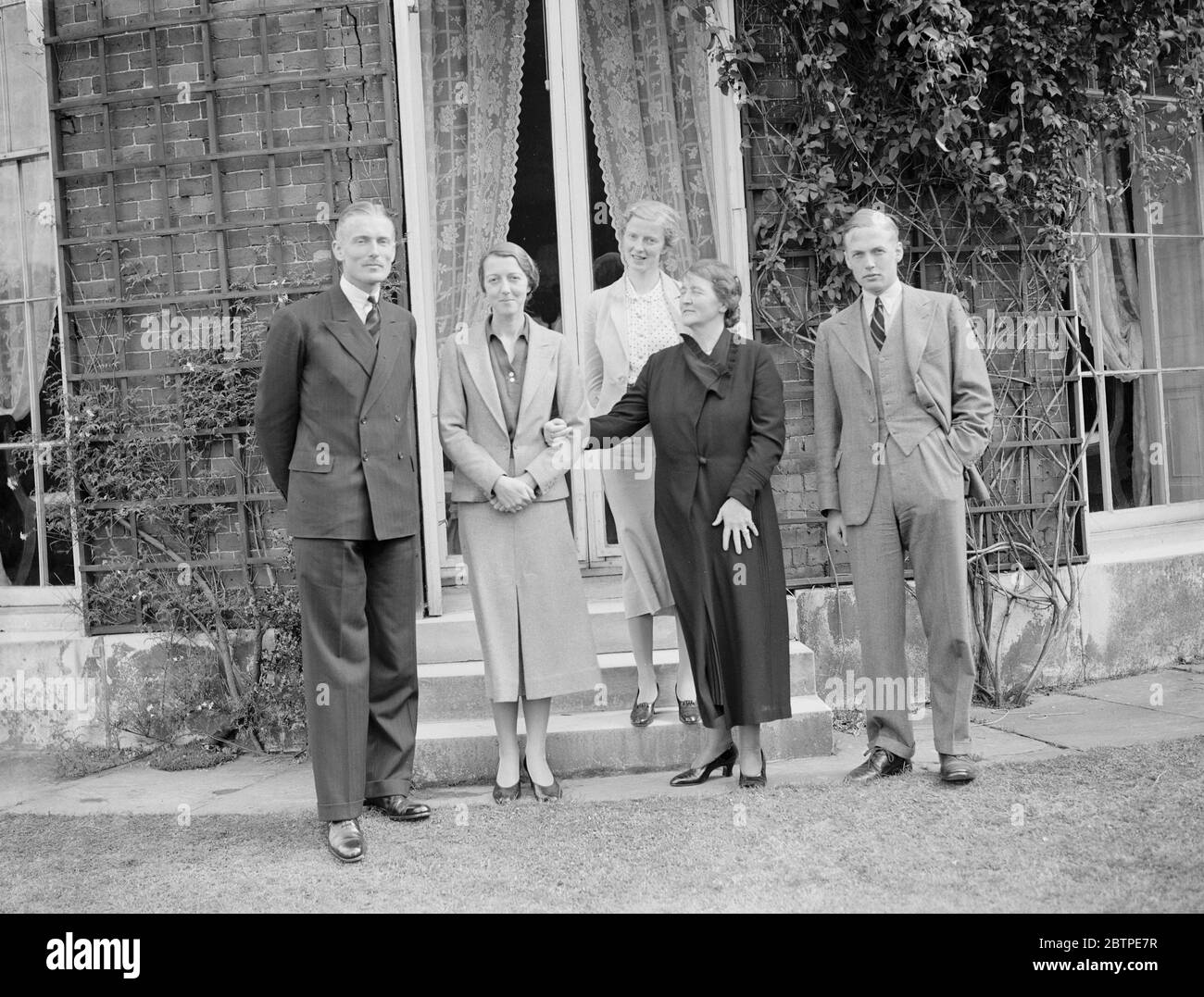 Coronel Eldmann y grupo . 1937 Foto de stock