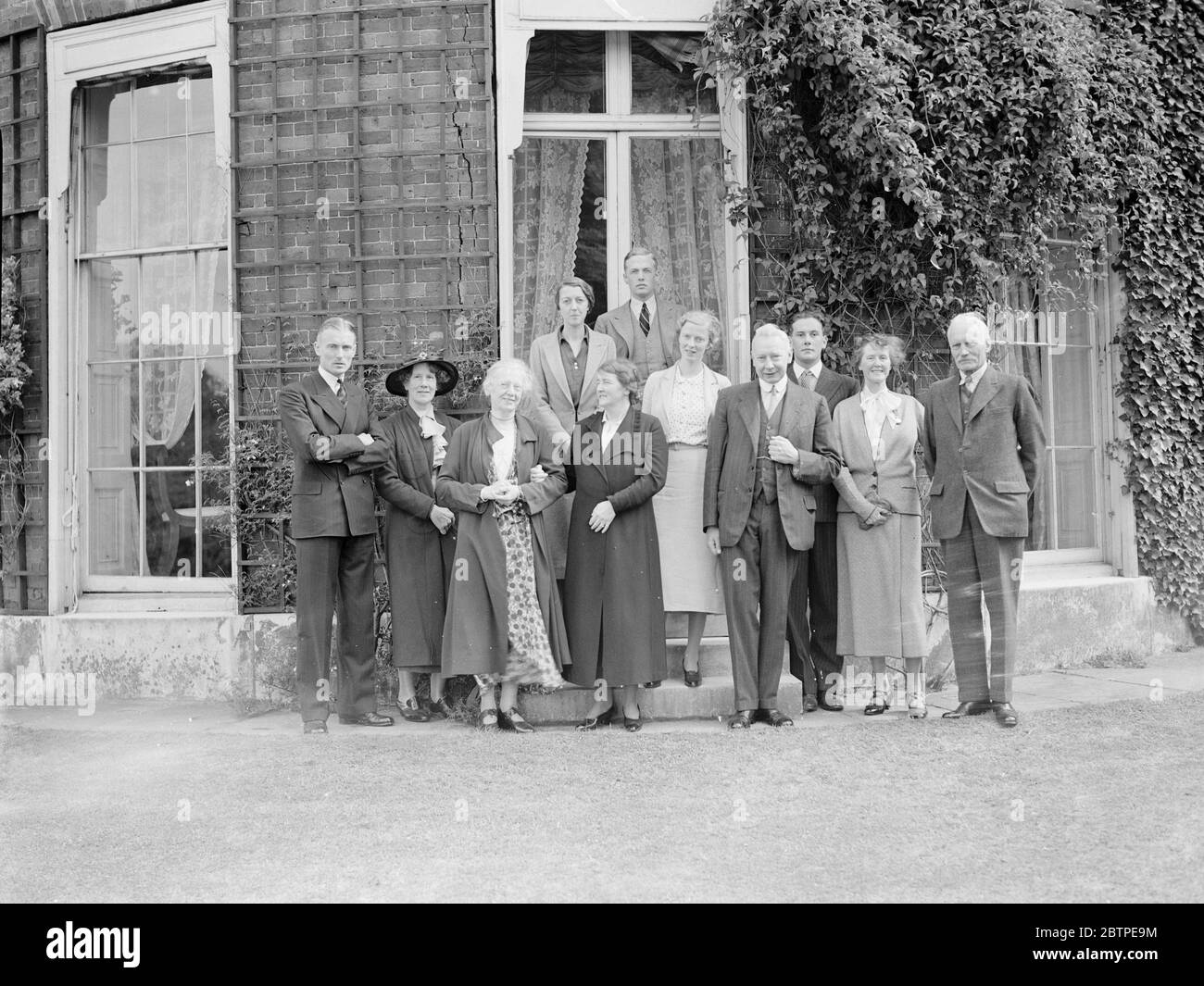 Coronel Eldmann y grupo . 1937 Foto de stock