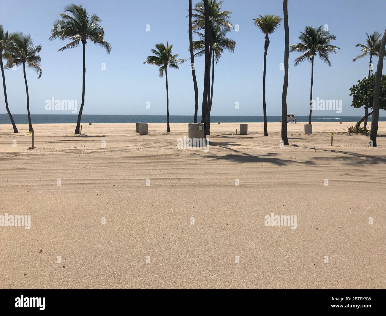 Cerrado Florida Beach se sienta vacía debido a la pandemia de Covid Foto de stock