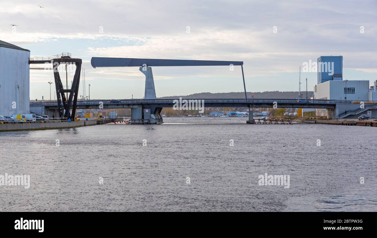 Dibujar Puente de la pluma de acero en Fredrikstad Noruega Foto de stock