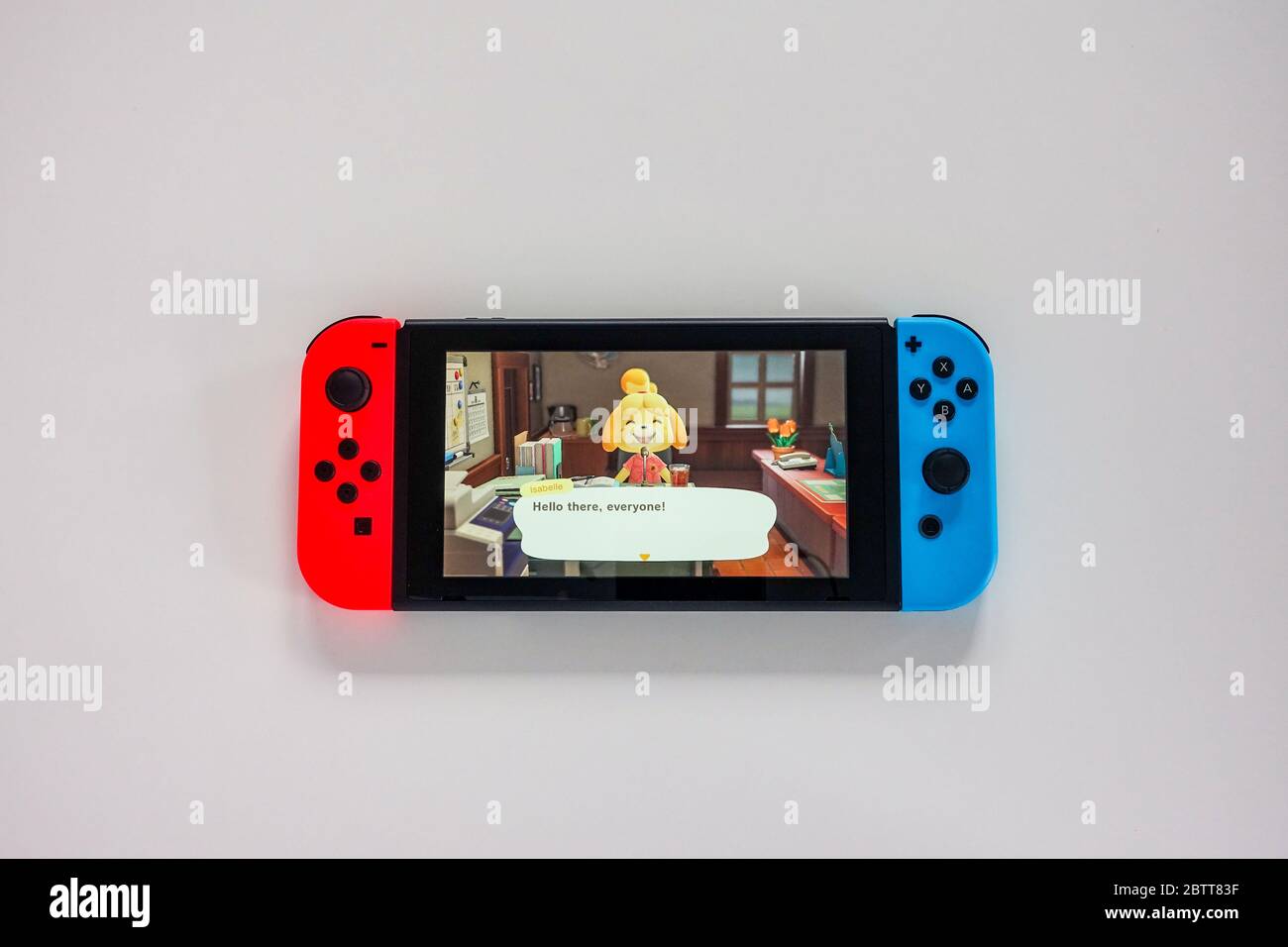 Orlando,FL/USA -5/27/20: Un personaje en el juego Animal Crossing New Horizons en un Nintendo Switch. Foto de stock