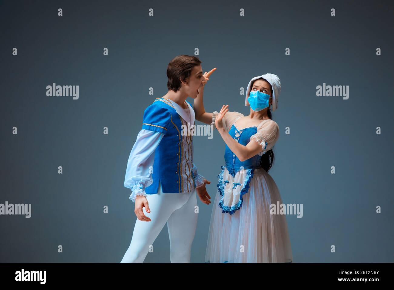 Mujer sin ropa con hombre besándose fotografías e imágenes de alta  resolución - Alamy