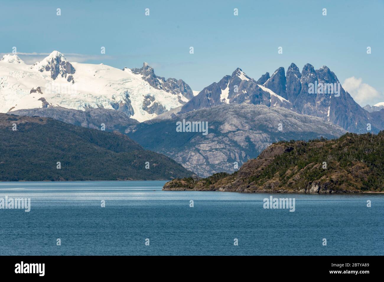 Amalia Fjord y Glaciar Skua, Fjords chilenos, Chile, Sudamérica Foto de stock
