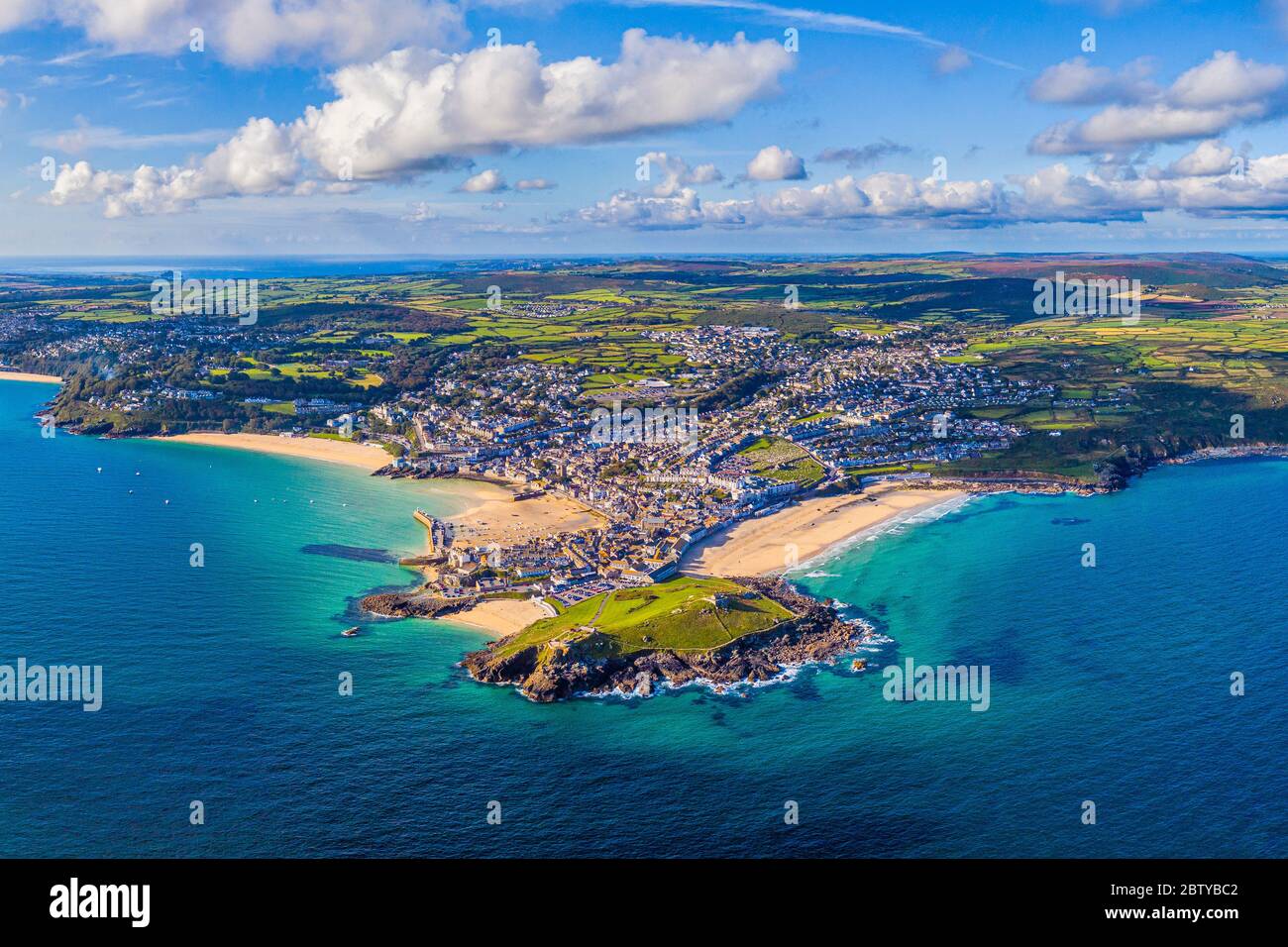 Vista aérea de St. Ives, Cornwall, Inglaterra, Reino Unido, Europa Foto de stock