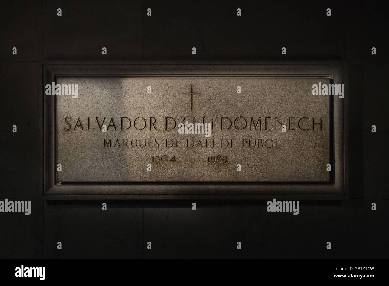 Tumba del pintor surrealista español Salvador Dalí (19041989) en la