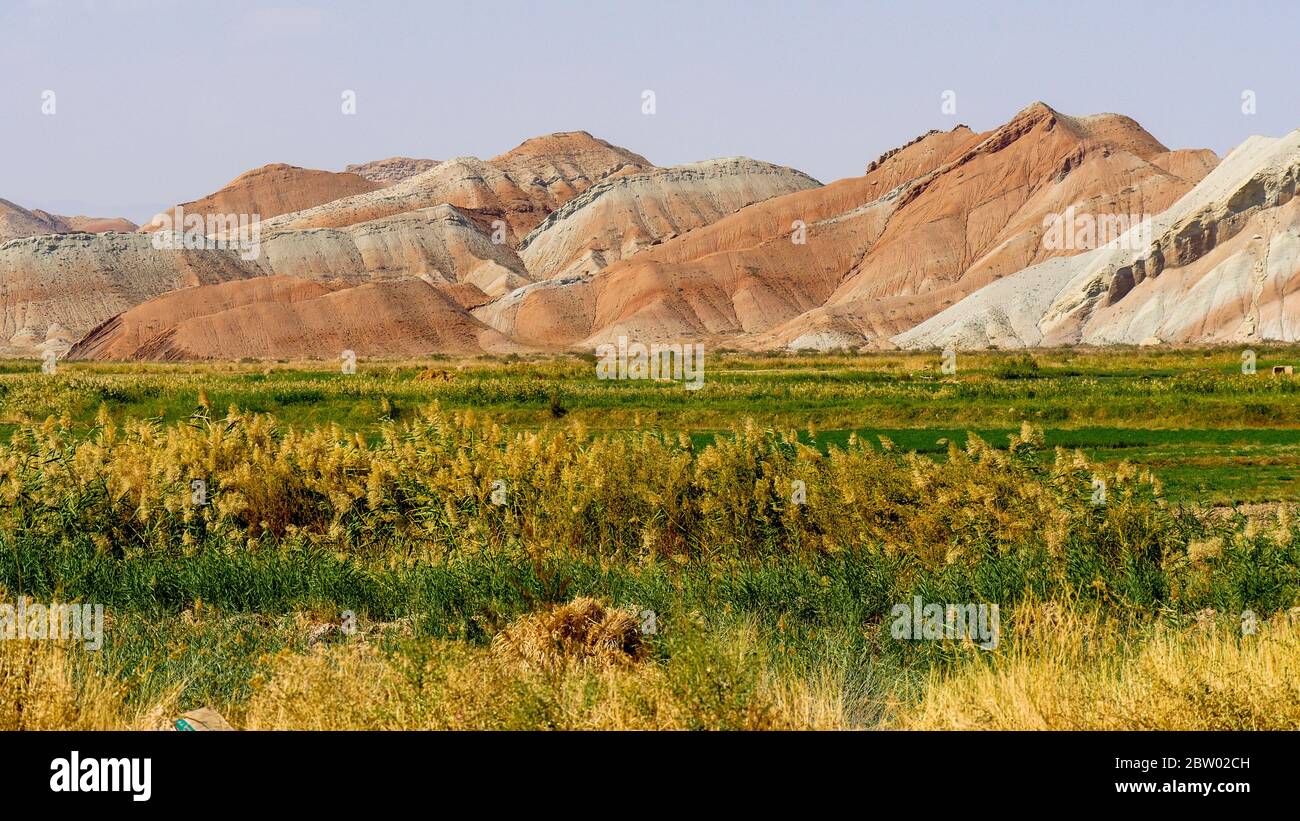 Montañas de colores en la provincia de Tabriz (Irán) Foto de stock