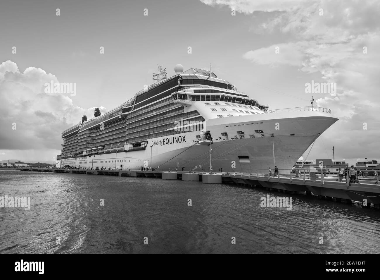 San Juan, Puerto Rico - 29 de abril de 2019: Crucero Equinox Celebrity en el Puerto de San Juan, Puerto Rico, Caribe. Fotografía en blanco y negro. Foto de stock
