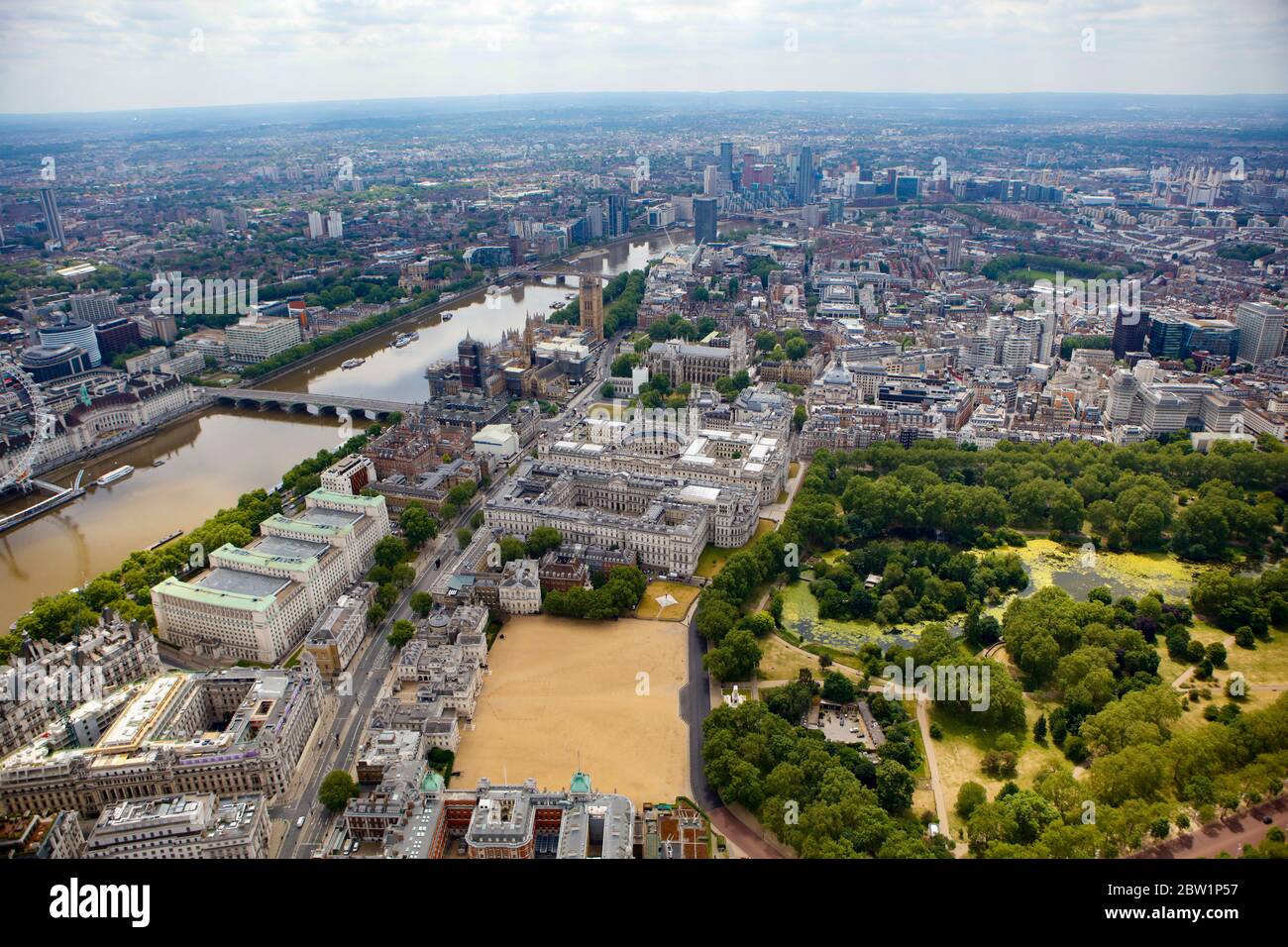 Vista aérea del desfile de los guardias del caballo, el parque y el Parlamento de St JaME, Londres, Reino Unido Foto de stock