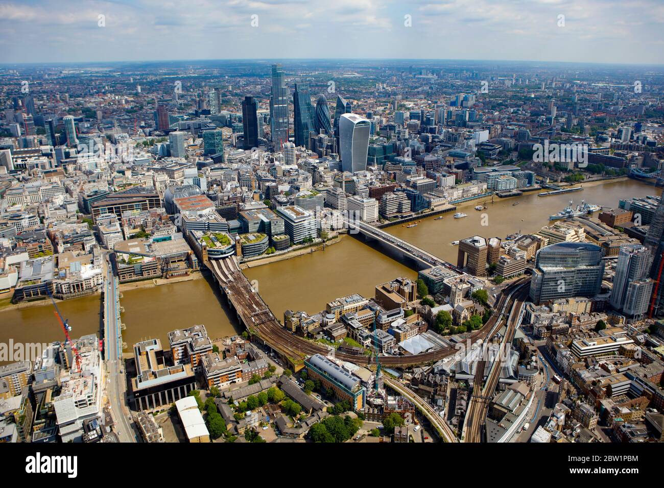 Vista aérea mirando hacia el Distrito Financiero, Londres, Reino Unido Foto de stock