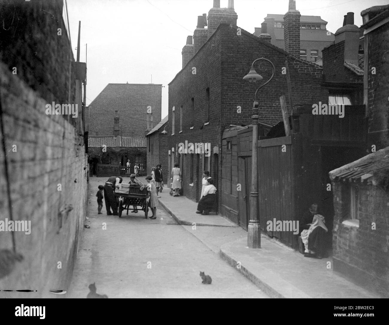 Barrios de tugurios en Limehouse en el extremo este de Londres. 1933 Foto de stock