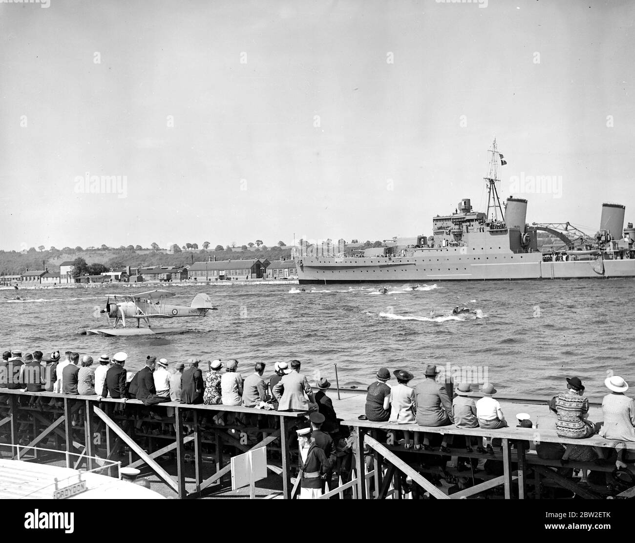 Semana de la Marina de Chatham. Vista general con pez espada de hadas (L7670) en el primer piso. Agosto de 1938 Foto de stock