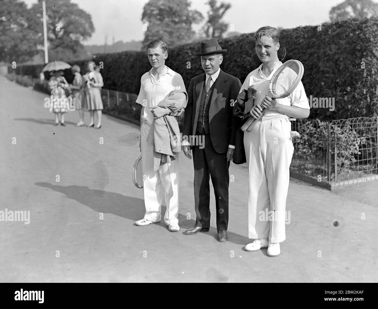 Campeonato Junior de Wimbledon. HON Peter Aitken, Lord Beaverbrook y J. Nuthall. Foto de stock