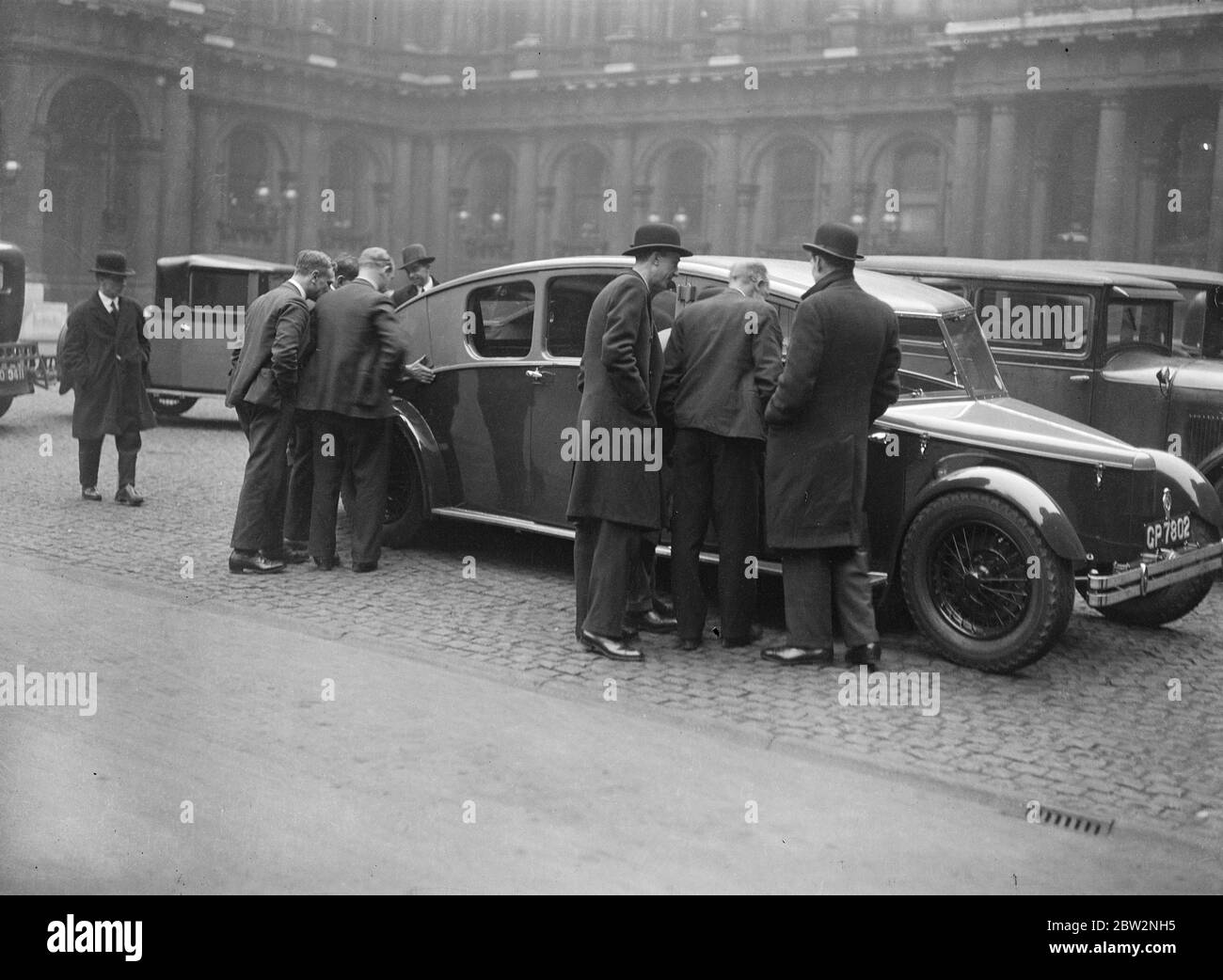 El coche de la Sra. Stephen Courtauld es similar al de Prince of Wales. 1932 Foto de stock