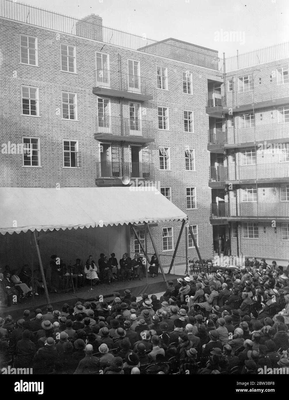 La princesa Alice abre nuevos pisos Kensington . 11 de octubre de 1934 . Foto de stock