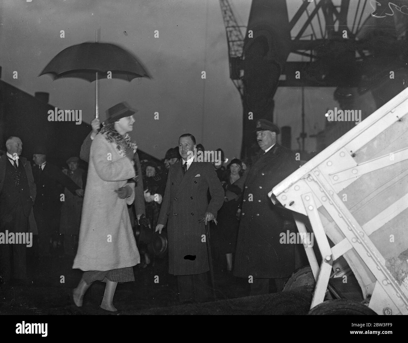 Duke y Duquesa de Kent salen de Southampton en crucero de luna de miel a las Indias Occidentales. La duquesa de Kent a bordo del trazador de líneas, la duquesa de Richmond en Southampton. 25 de enero de 1935 Foto de stock