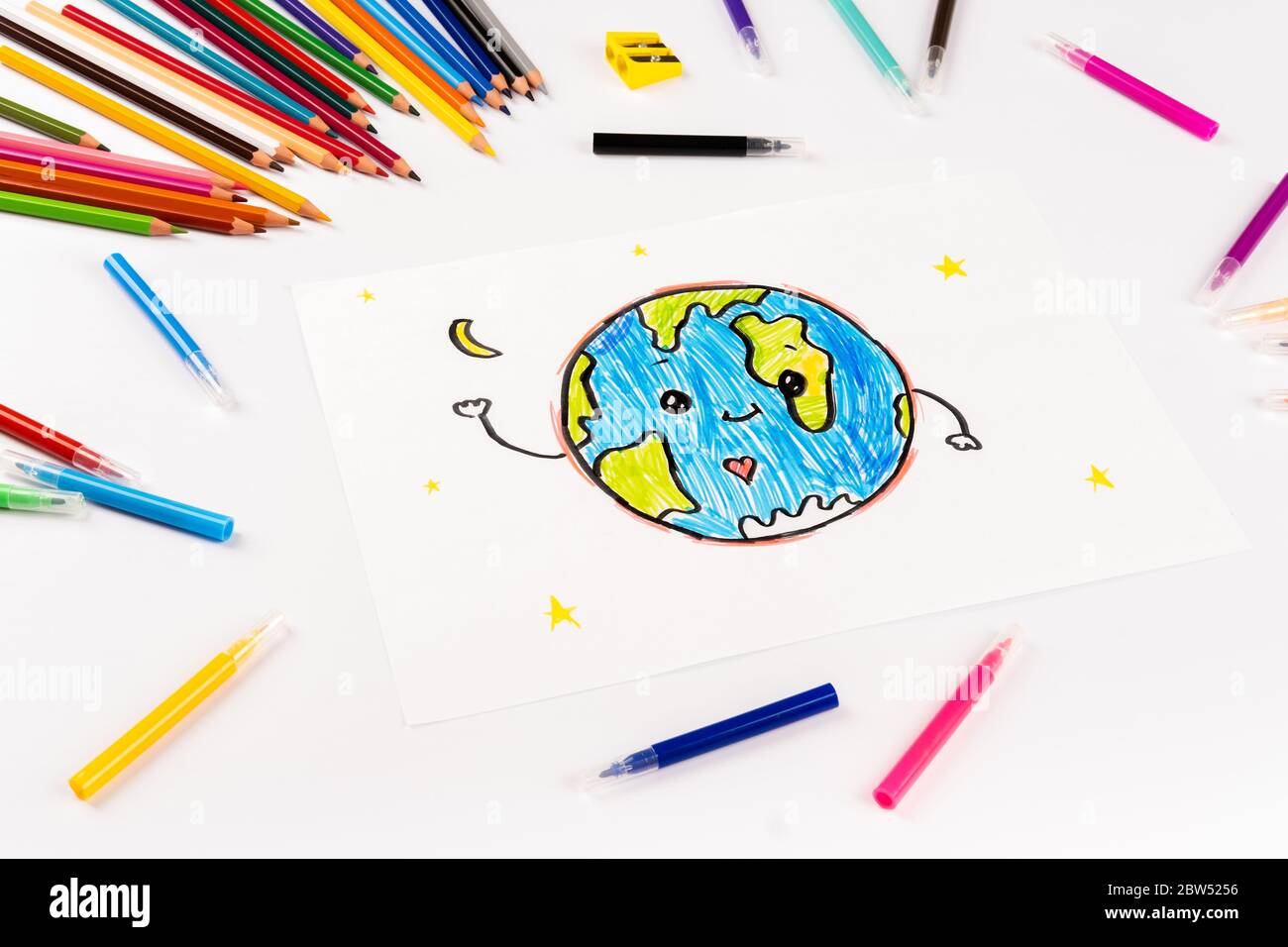 Dibujo de los niños de nuestro planeta en una hoja de papel blanca  Fotografía de stock - Alamy