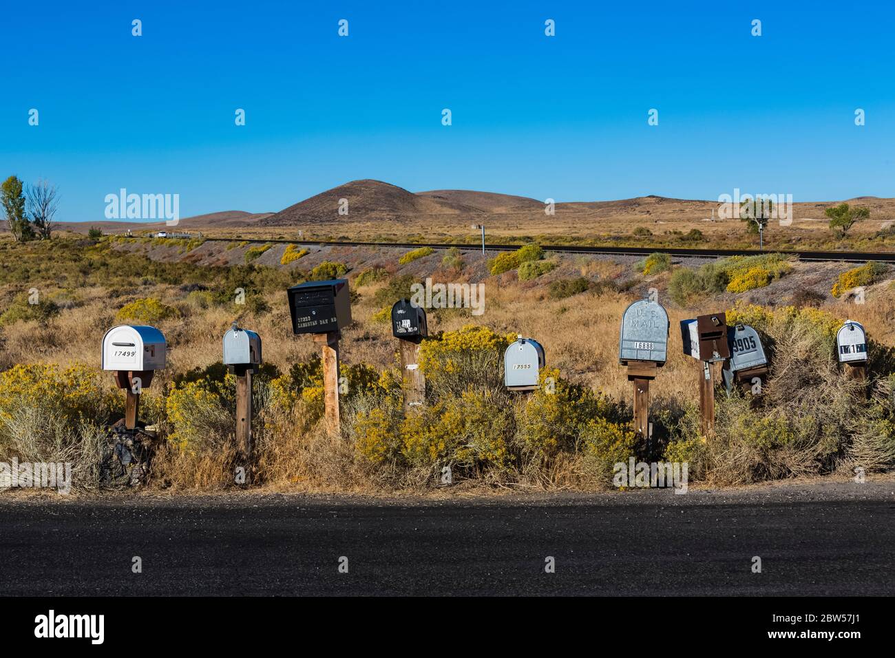 Línea de buzones a lo largo de una carretera de campo cerca de Fallon