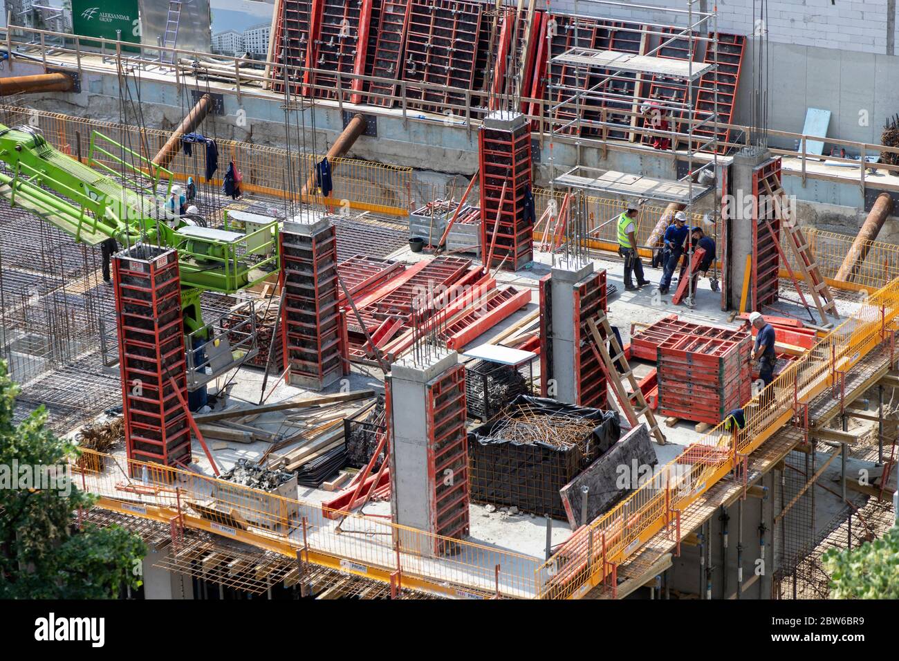 Belgrado, Serbia, 28 de mayo de 2020: Vista del complejo de apartamentos en Zemun Foto de stock