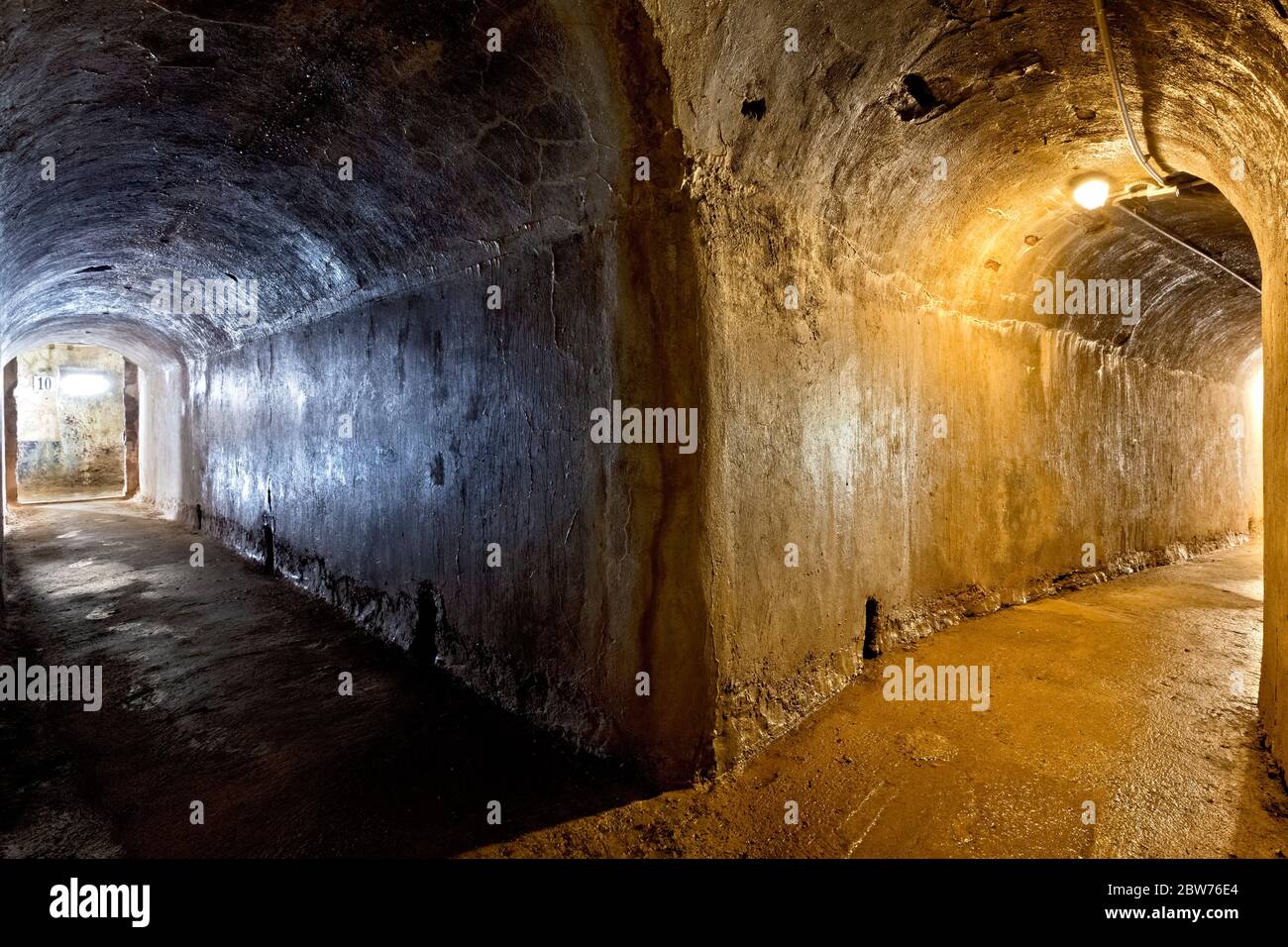 Pasillos subterráneos en Fort Punta Corbin. Treschè Conca, Roana, provincia de Vicenza, Italia, Europa. Foto de stock