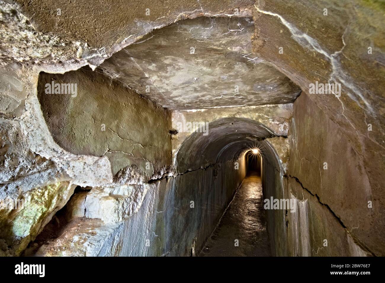 Pasillos subterráneos en Fort Punta Corbin. Treschè Conca, Roana, provincia de Vicenza, Italia, Europa. Foto de stock