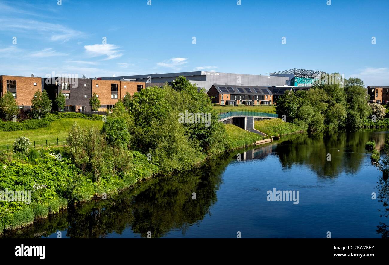 Emirates Arena y Celtic Park desde River Clyde, Glasgow, Escocia, Reino Unido Foto de stock