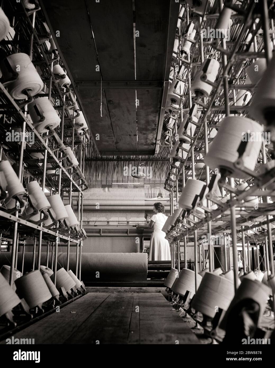 Maquinaria de tejer Imágenes de stock en blanco y negro - Alamy