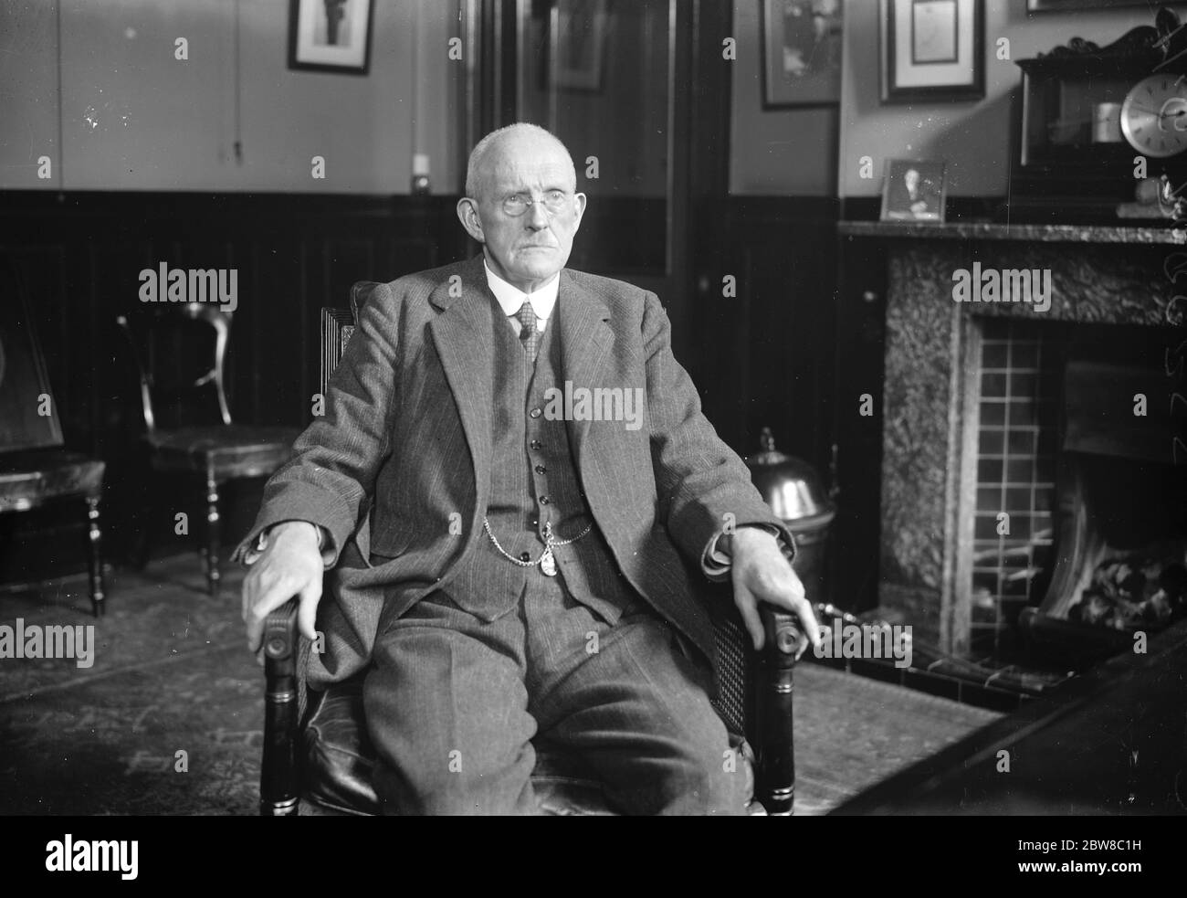 Sr. H G Burgess , que se retira de la Dirección General de la L M y S Ferrocarril . 27 de octubre de 1926 Foto de stock