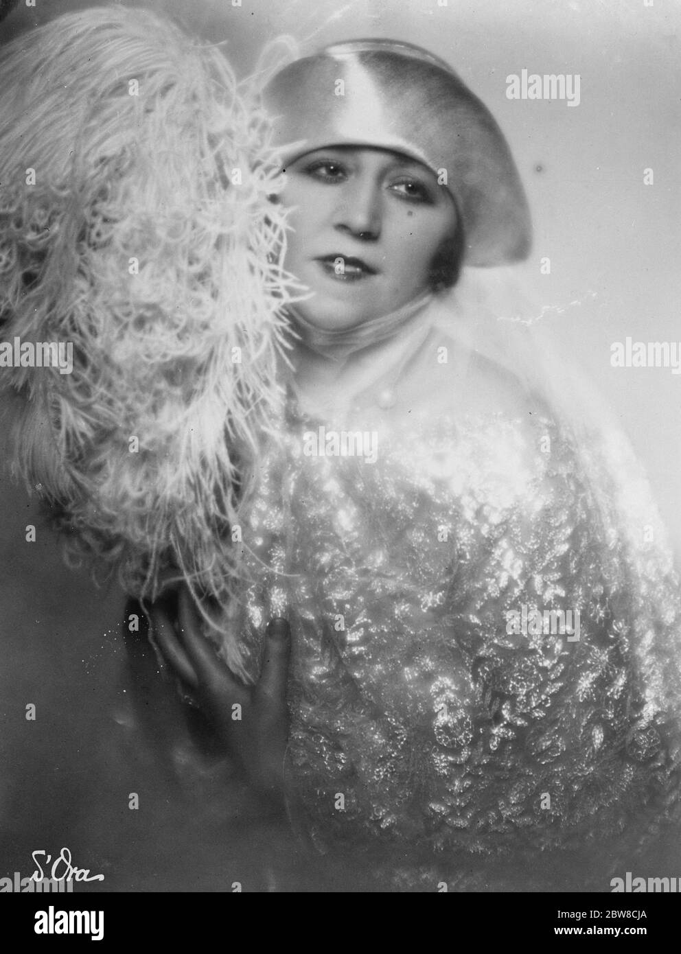 Mlle Regine Camier , la actriz francesa. 16 de septiembre de 1927 Foto de stock