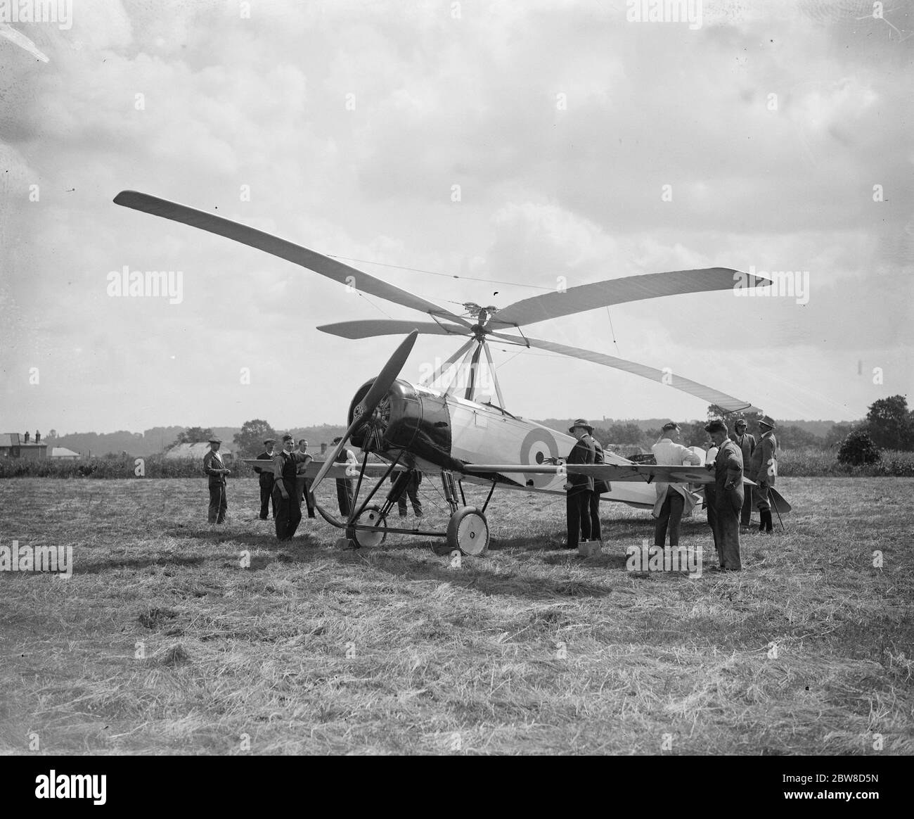 Primer avión de "molino de viento" del Ministerio del Aire en el aeródromo de Hamble . El ' molino de viento ' antes del vuelo. 22 de junio de 1926 Foto de stock