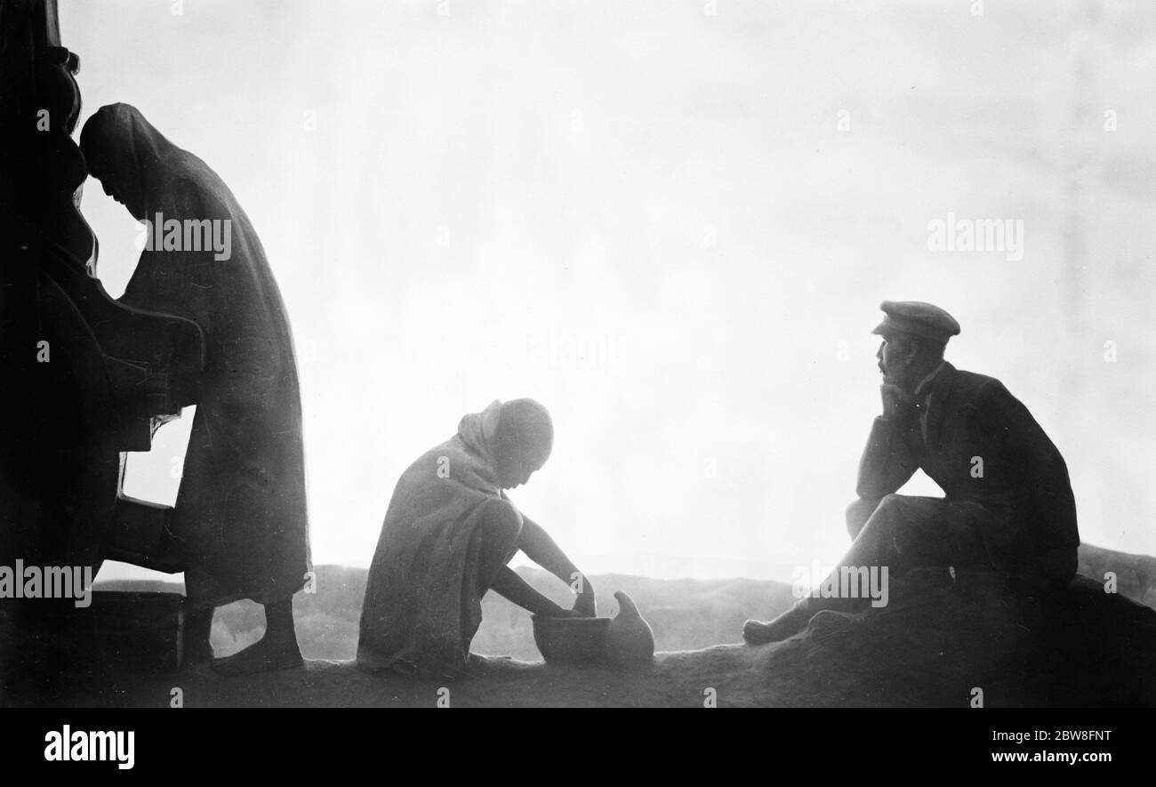 Duquesa de York abrirá el Monumento Nacional Escocés a David Livingstone . Visión ( África inexplorada e inevangelizada ) un grupo del Sr. Pilkington Jackson , el conocido escultor de Edimburgo , en la Galería Livingstone del Memorial . Es el regalo de la Sociedad Misionera de Londres. 24 de septiembre de 1929 Foto de stock