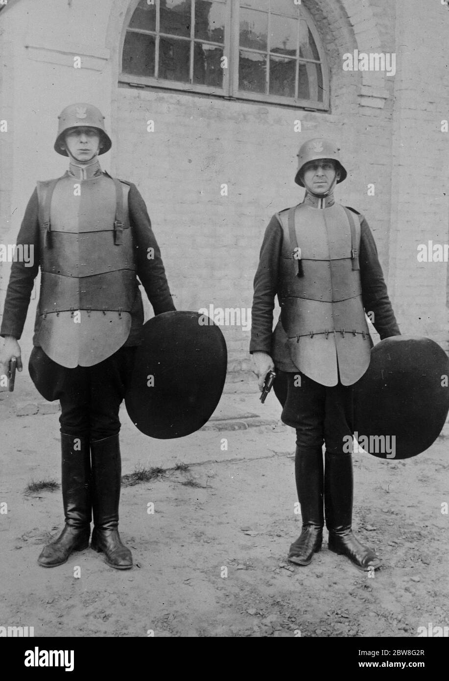 No caballeros medievales, sino policías polacos modernos. 25 de noviembre de 1930 Foto de stock