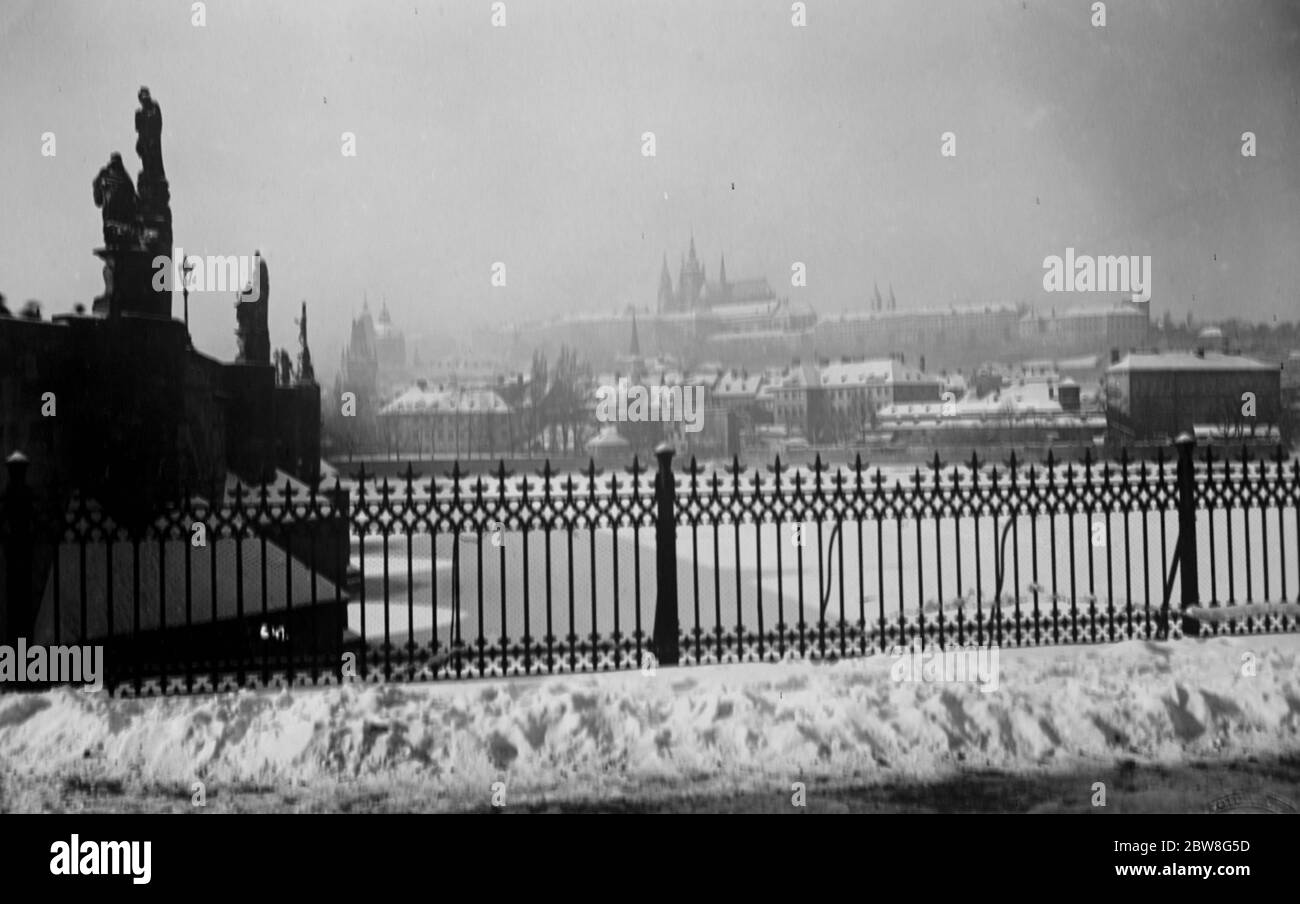 De la tierra del buen Rey Wenceslas . Una nueva imagen de la ciudad de Praga . 21 de diciembre de 1928 Foto de stock