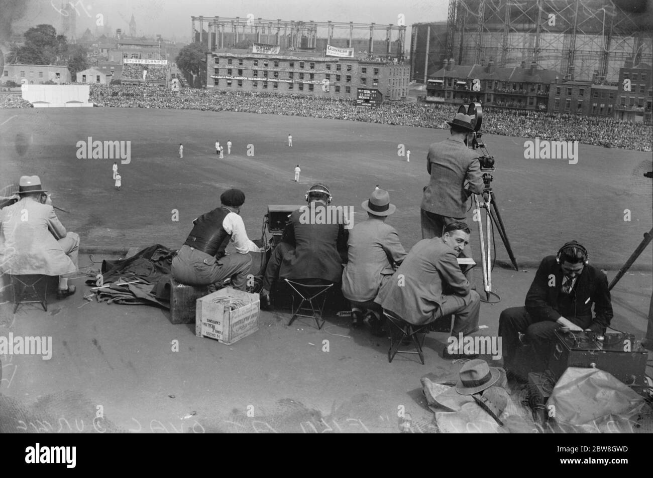 Prueba de partido , Oval , segundo día . Hacer una película de talkie mientras el juego estaba en curso. 1930 Foto de stock