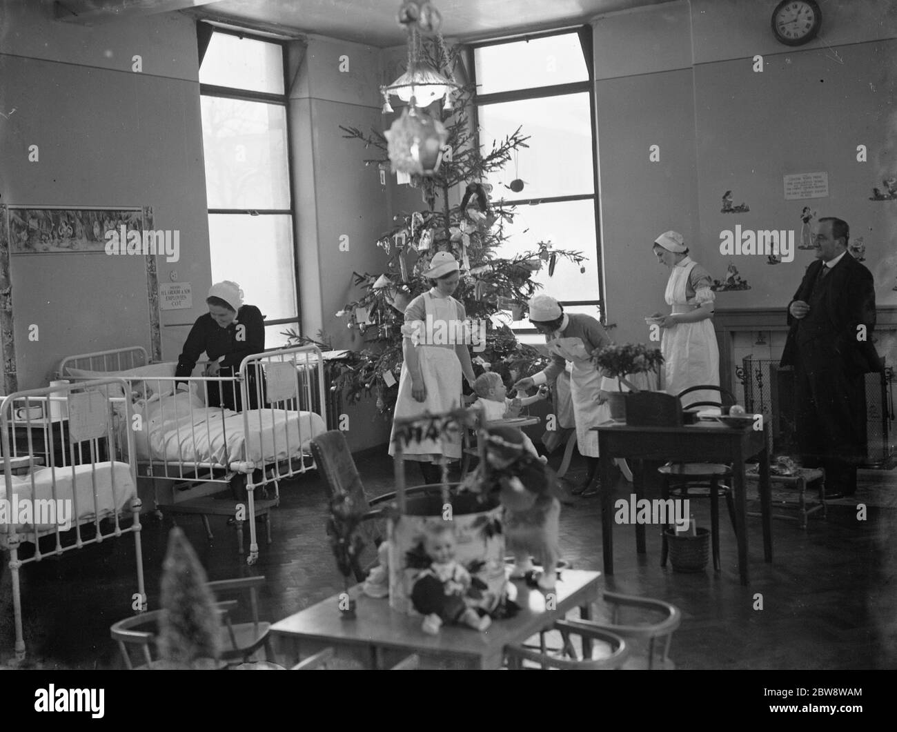 Navidad en el barrio de los niños del Hospital Erith, Londres. 1938 Foto de stock