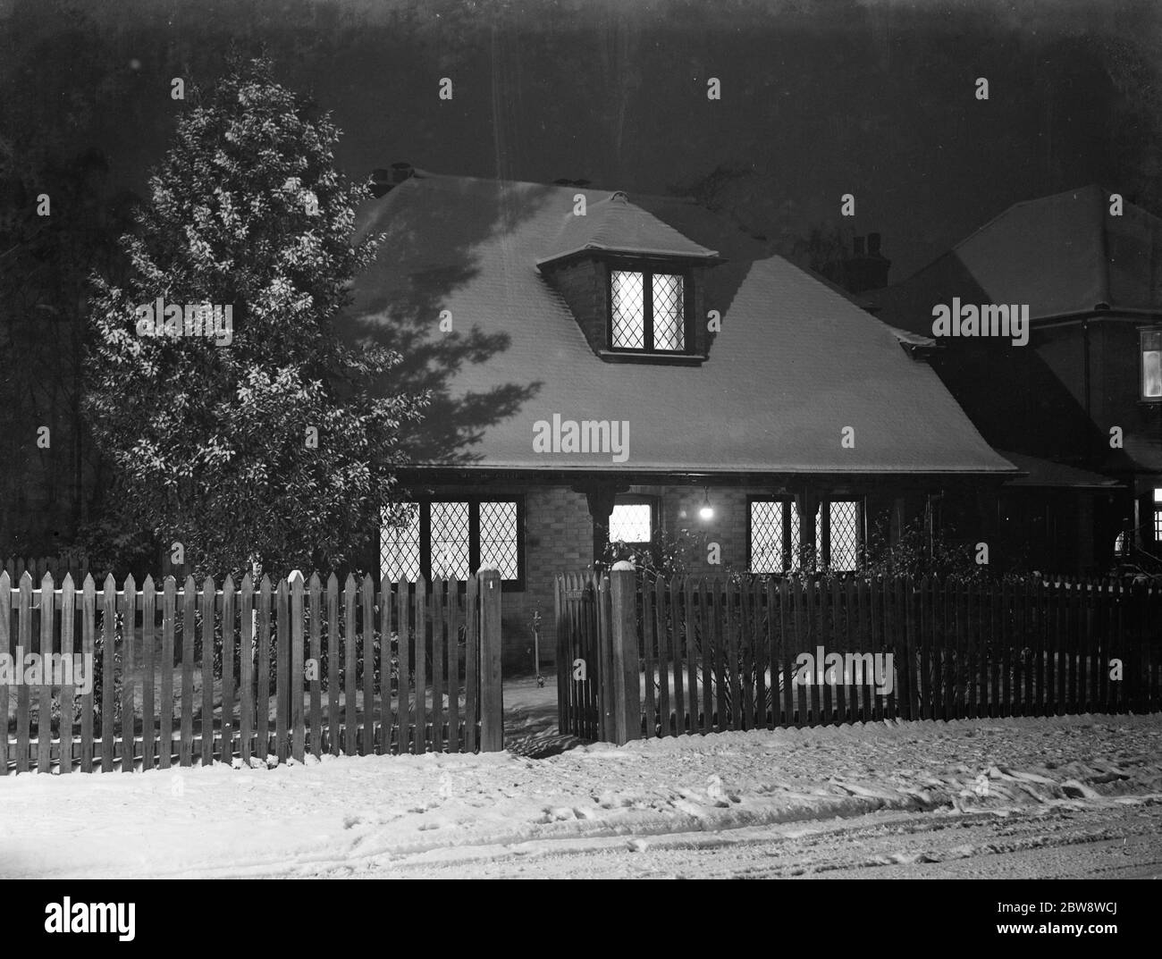 La Casa , nr 1 en Birchwood Avenue , Sidcup , Kent , cubierta de nieve. Diciembre de 1938 Foto de stock