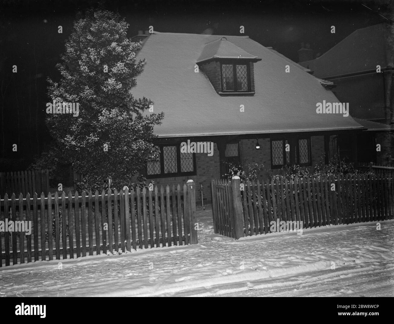 La Casa , nr 1 en Birchwood Avenue , Sidcup , Kent , cubierta de nieve. Diciembre 1938 Foto de stock