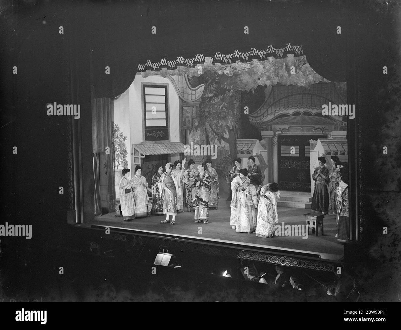 Dartford amatuer Sociedad dramática y operática que realiza el Mikado . 1939 Foto de stock