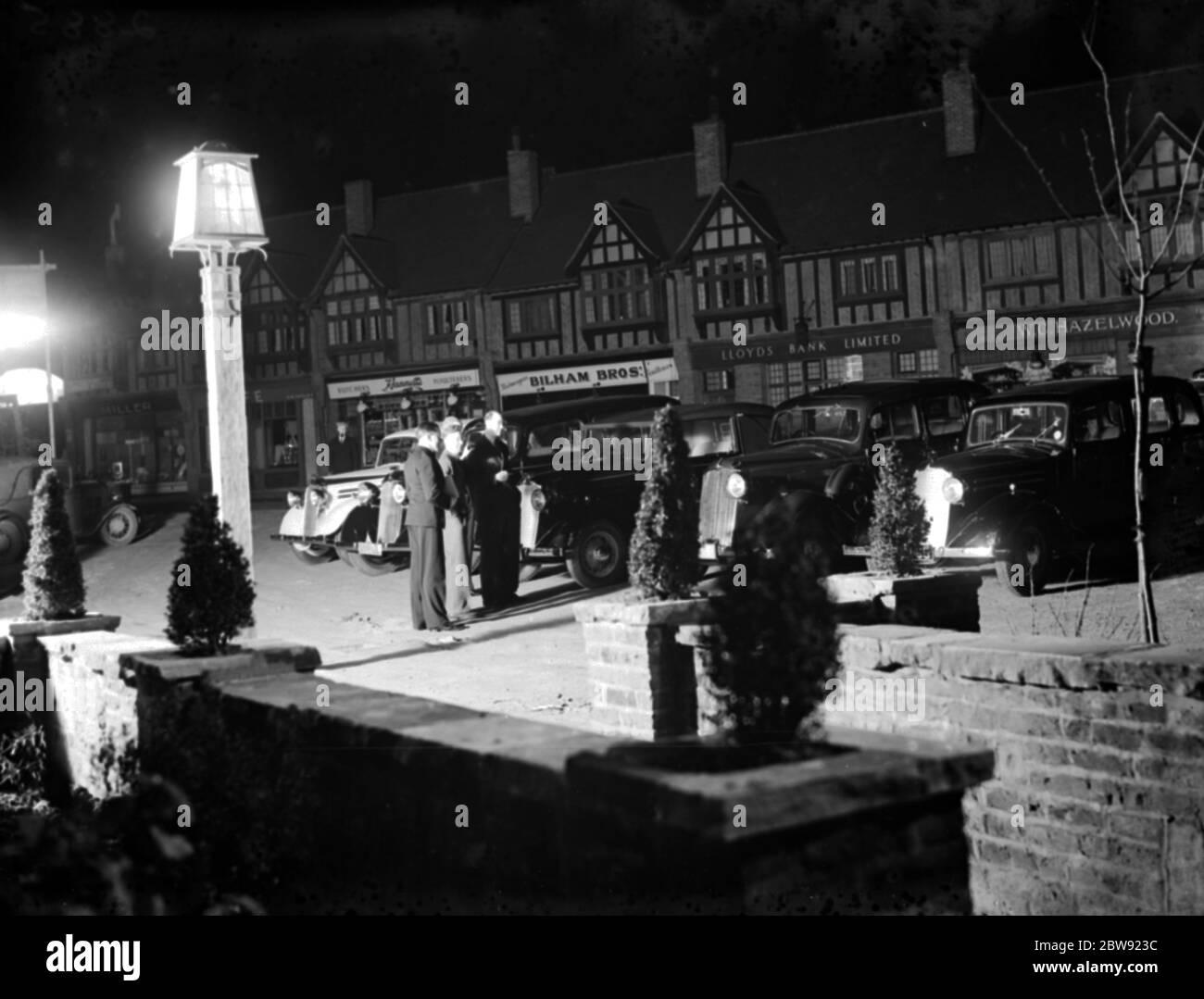 Una flota de coches vauxhall estacionados juntos en el Daylight Inn en Pettswood. 1936 Foto de stock