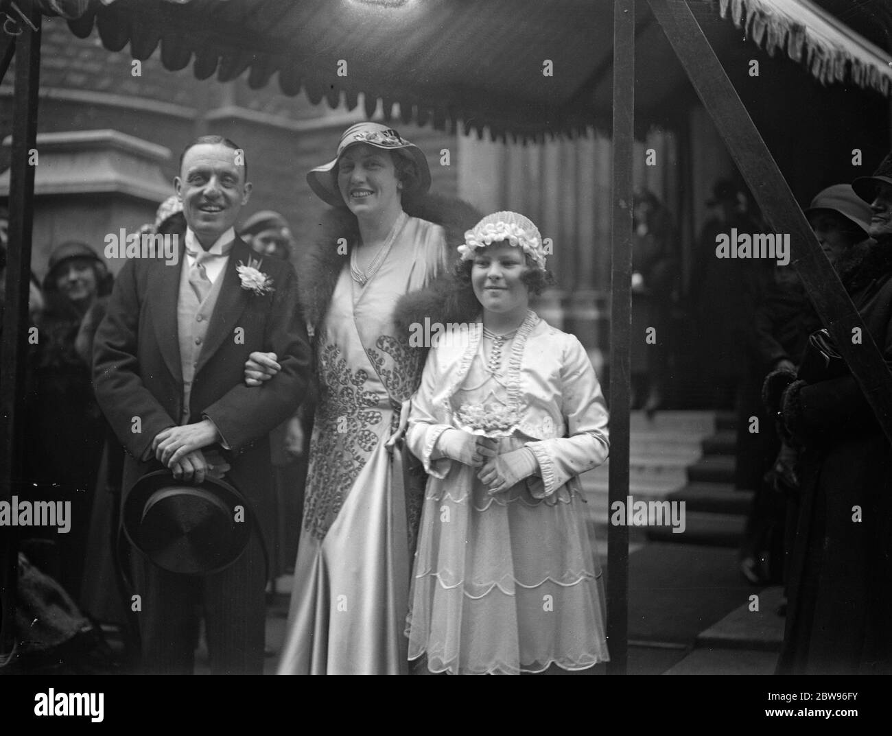 Boda anglo americana en Londres . La boda de la señorita Margaret Sutton ,  hija mayor del Dr. Henry Thomas Sutton , F A C S y la Sra. Sutton de  Zanesville ,