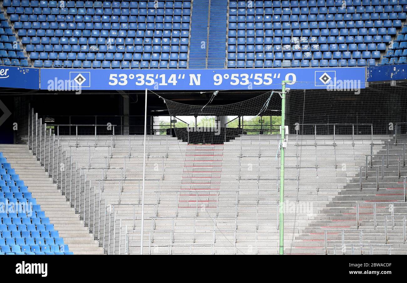 Karlsruhe, Alemania. 31 de mayo de 2020. Fútbol 2 Bundesliga, 29 partido de partido, Hamburger SV - SV Wehen Wiesbaden en el Volksparkstadion. Vista del puesto vacío del espectador antes del comienzo del juego. Crédito: Stuart Franklin/Getty Images Europe/Pool/dpa - NOTA IMPORTANTE: De conformidad con las normas de la DFL Deutsche Fußball Liga y la DFB Deutscher Fußball-Bund, está prohibido explotar o haber explotado en el estadio y/o del juego tomado fotografías en forma de imágenes de secuencia y/o video-como series de fotos./dpa/Alamy Live News Foto de stock