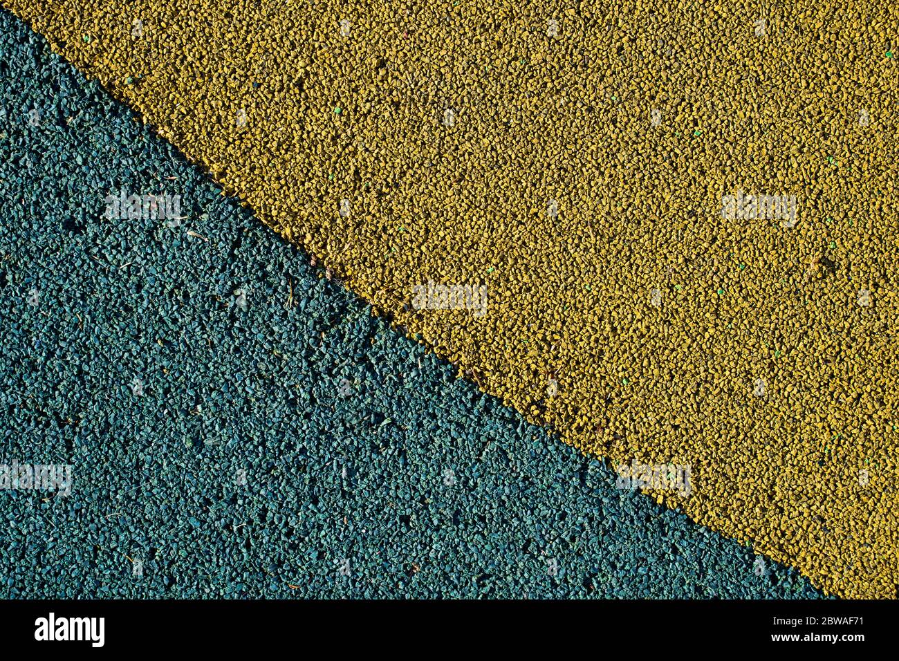 Azul verdoso y amarillo pintado de pequeñas piedras textura. Fondo de grava Fotografía de stock Azul verdoso y amarillo pintado de pequeñas piedras textura. Fondo de grava Fotografía de stock