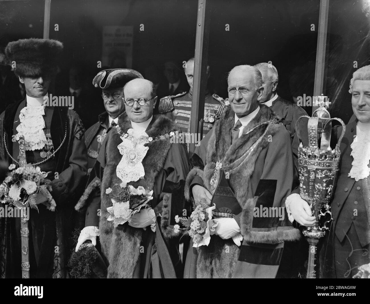 En el Guildhall Sir Percy Greenaway ( Alcalde saliente ) y su Sucesor , Sir Henry Collett ( Alcalde Nuevo ), a la derecha 29 de septiembre de 1933 Foto de stock
