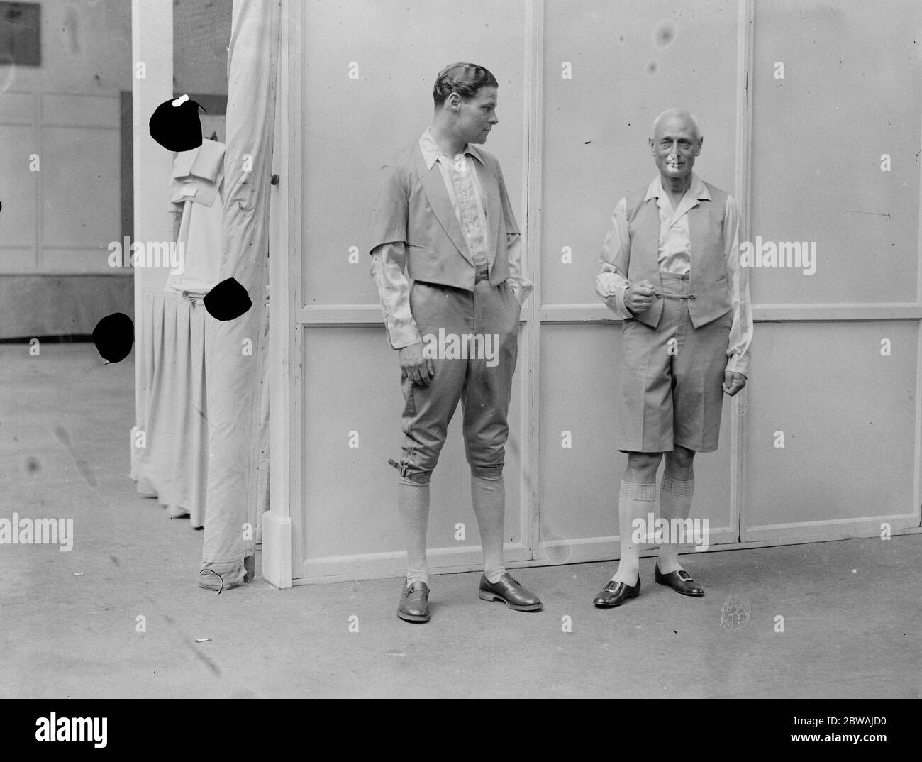 Camisas y pantalones cortos , un nuevo vestido de noche defendido por el partido de reforma de la vestimenta de los hombres 23 de junio de 1930 Foto de stock