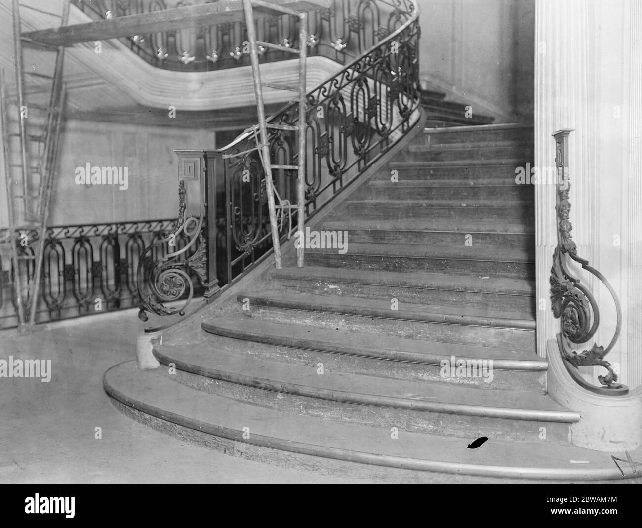 La gran escalera a bordo del RMS Aquitania que era un Cunard Line línea de mar Foto de stock
