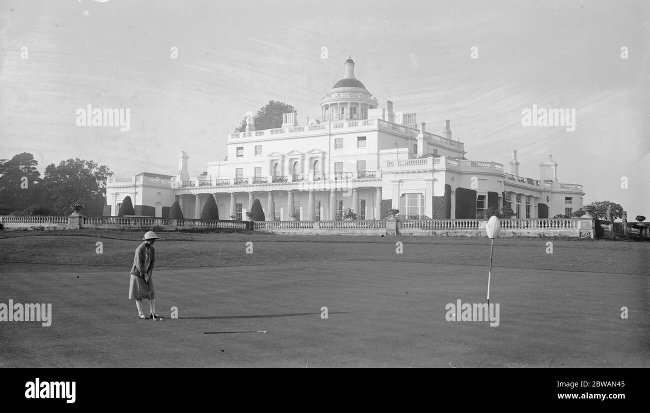 Dulwich y Sydenham Hill club de golf 5th Green mostrando Lordship Lane Octubre 1927 Foto de stock