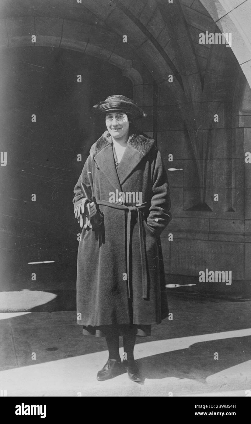 La única mujer de Canadá MP . Miss Agnes Macphail , MP progresivo, por South East Grey , Ontario . Es la primera y única mujer representante de Canadá en el Gobierno Federal. 17 de noviembre de 1924 Foto de stock